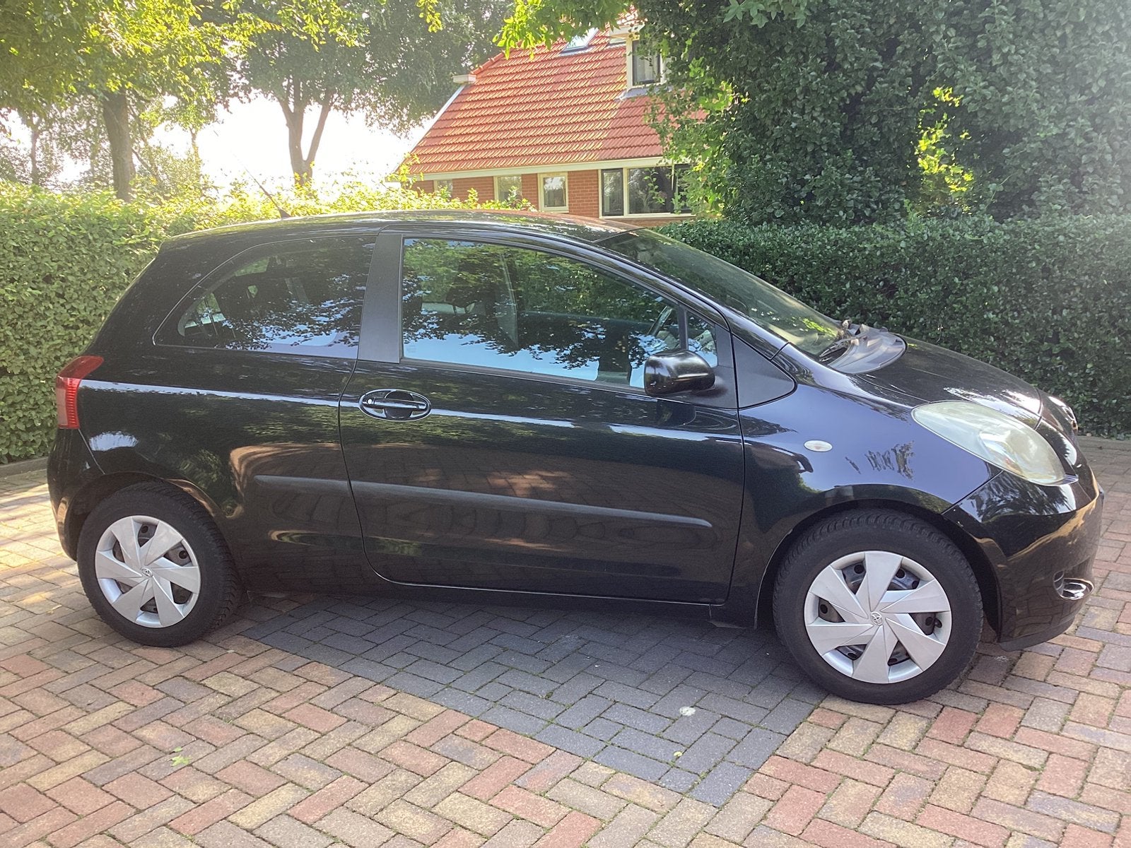 Toyota Yaris 1.0 12V Vvt-i 3DR Terra 2007 Zwart airco, Voorwielaandrijving, 970 kg, 40 €/maand, Zwart