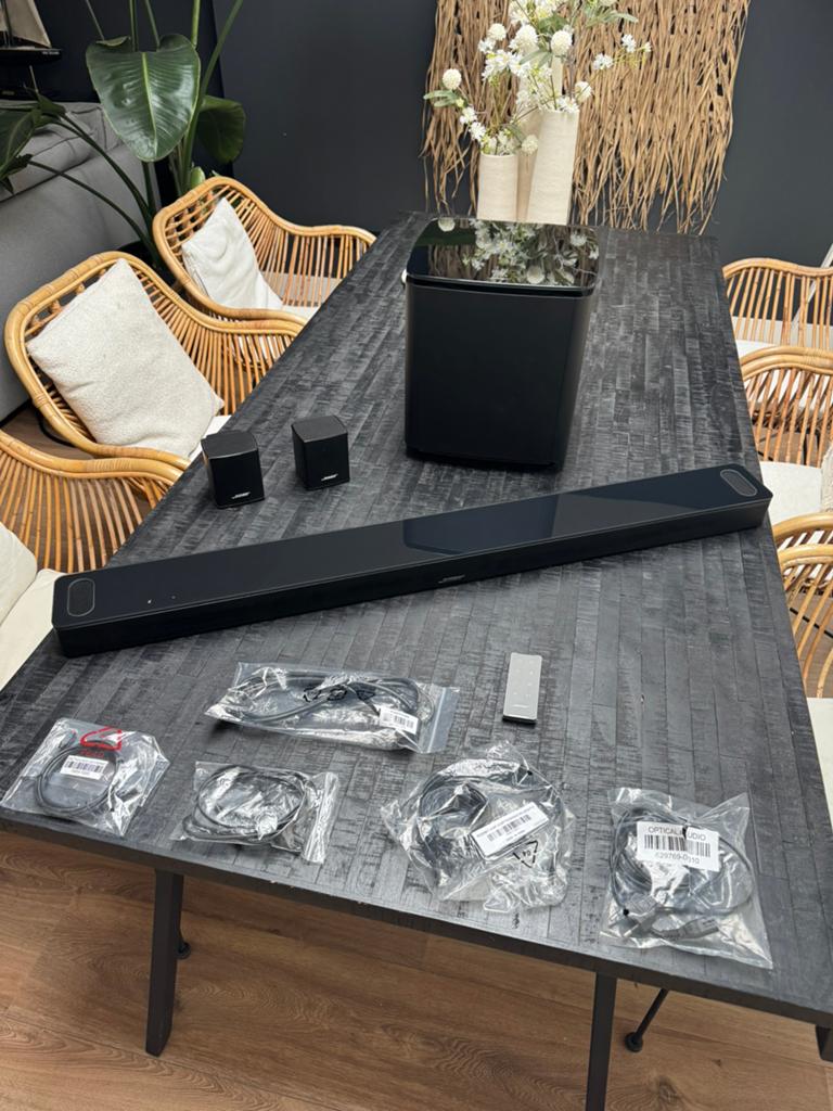 Bose Ultra soundbar met Bass Module 700 & Surround speakers, Ophalen, Subwoofer, Zo goed als nieuw, Bose