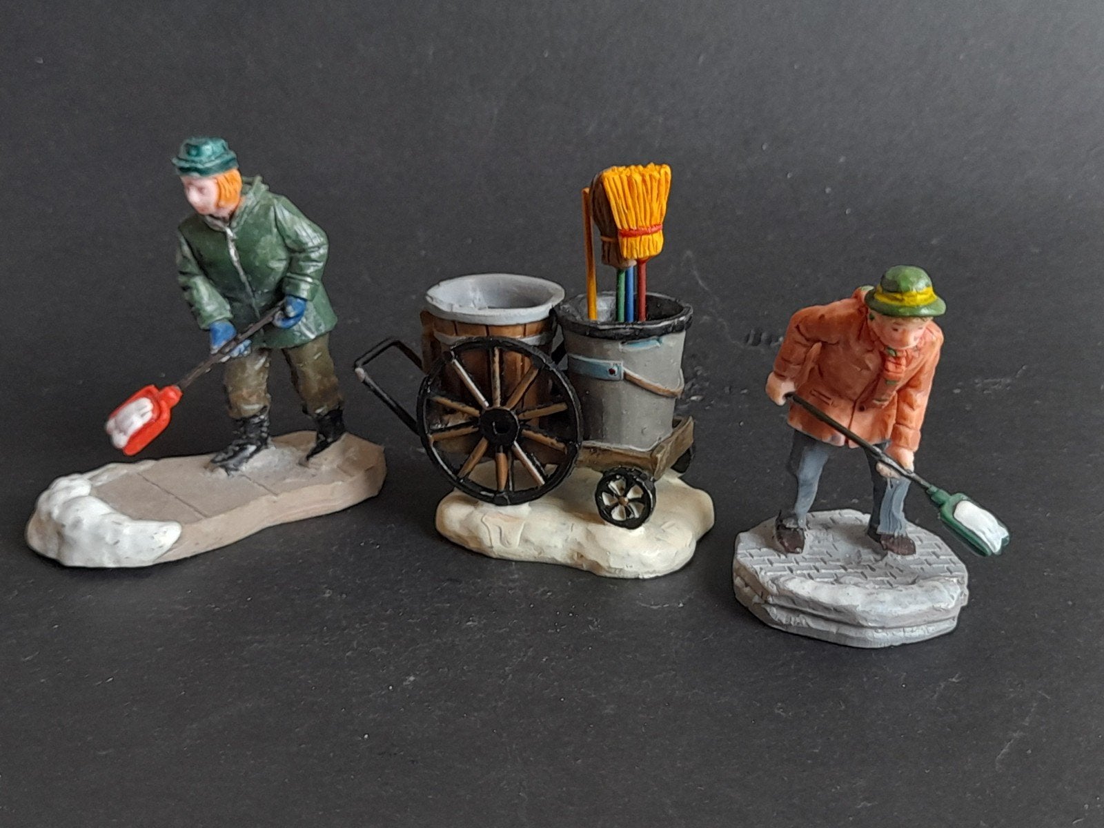lemax kerst figuren en e40 kerstdorp kersthuisjes, Verzenden