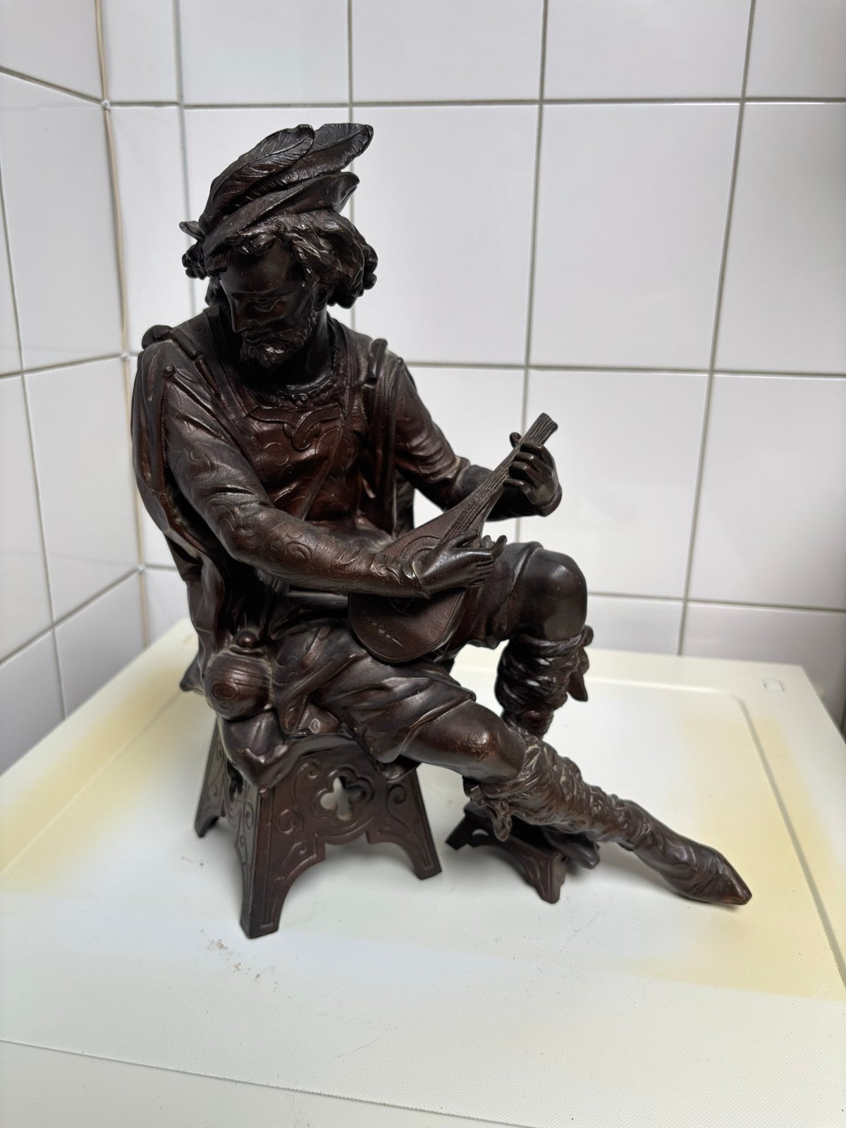 Bronzen beeld van een muzikant met mandoline, Ophalen, 20 - 50 cm, Beeld, Bruin