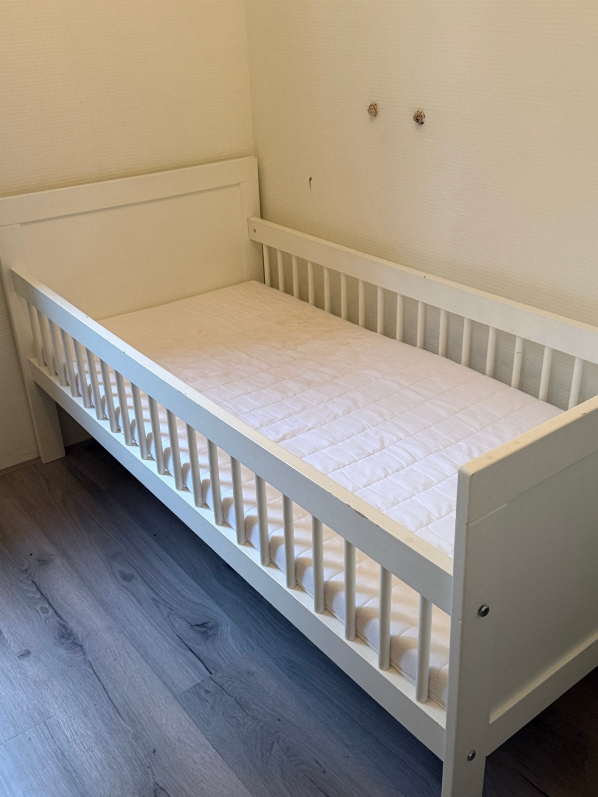 Wit kinderbed met matras 140*70cm, Ophalen, Gebruikt, 70 tot 85 cm, 140 tot 160 cm