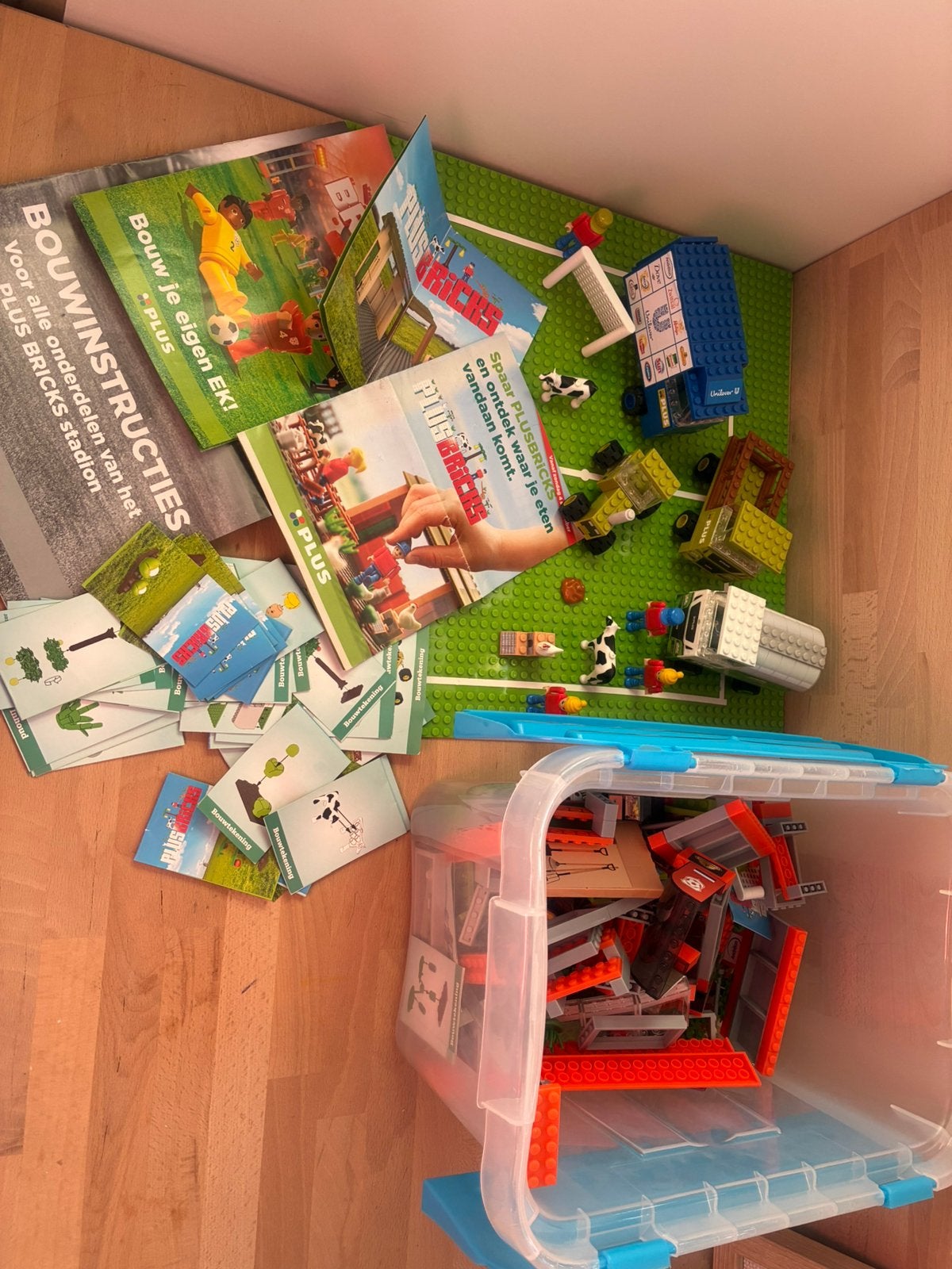 Plus bricks voetbalveld en boerderij bouwblokken soort lego, Ophalen of Verzenden, Gebruikt, Overige merken