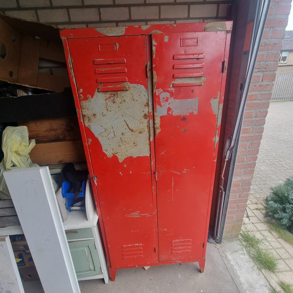 Vintage metalen locker kast - rood, industrieel, Huis en Inrichting, Kasten | Lockerkasten, Ophalen of Verzenden, Gebruikt, Industrieel, Vintage