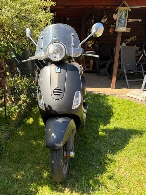 Zwarte Vespa LX50 50cc 2-takt met nieuwe accu, Ophalen, Tweetakt, Gebruikt, Maximaal 45 km/u