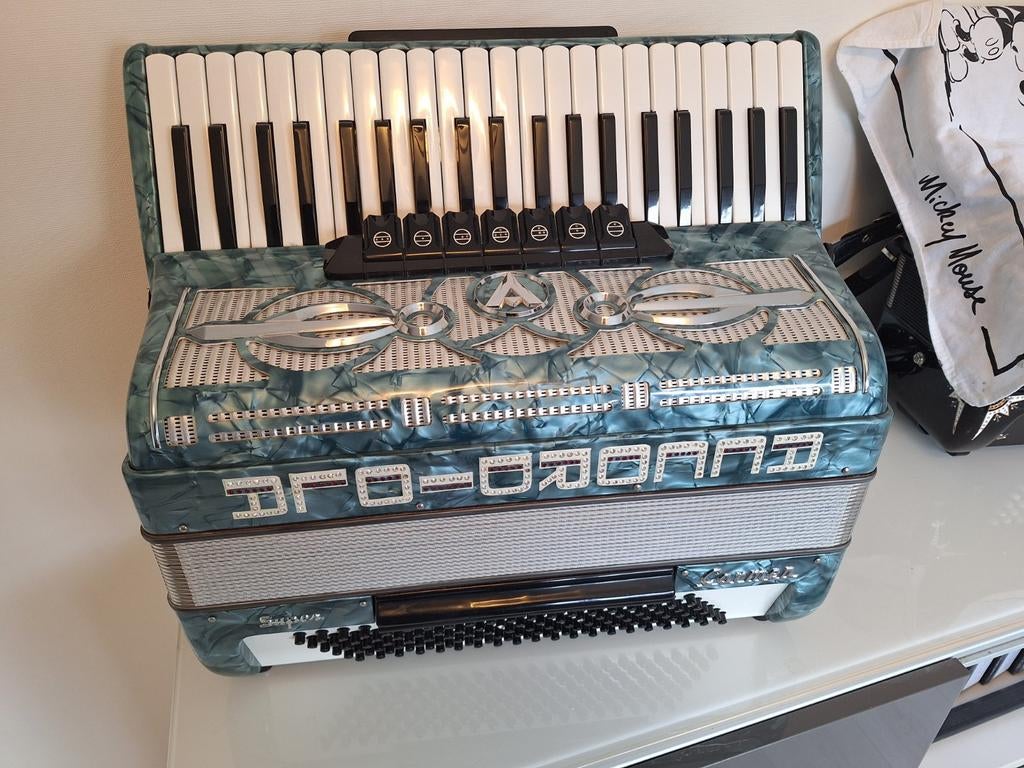 Accordiola super Carmen, Muziek en Instrumenten, Ophalen, Zo goed als nieuw, 120-bas, Accordiola