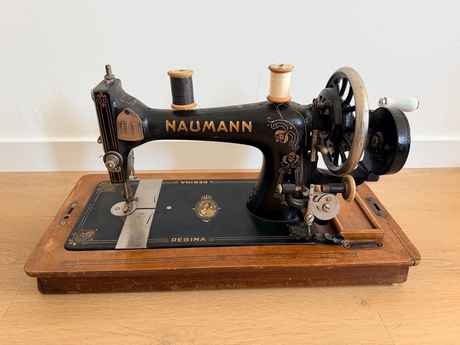 Antieke Naumann Regina naaimachine met houten kap, Ophalen