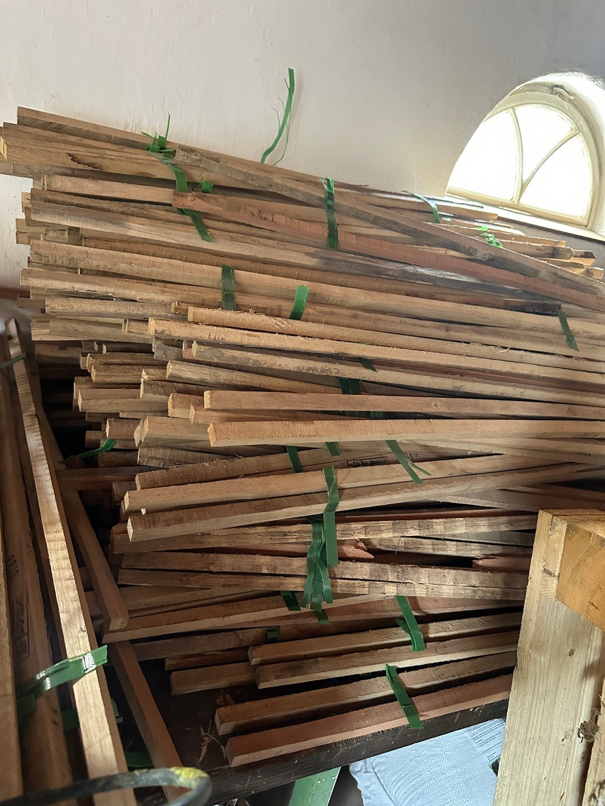 Flinke stapel hout voor aanmaakhout kachel en 1 pallet, Minder dan 3 m³, Verzenden