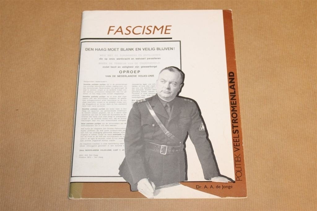 Fascisme — Politiek Veelstromenland, Burgerschapskunde 1985, Ophalen of Verzenden, Gelezen, Politiek en Staatkunde, Nederland