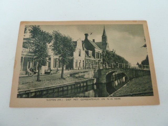 Sloten circa 1945/50 Diep met Gemeentehuis en N.H. Kerk, Ophalen of Verzenden, 1940 tot 1960, Ongelopen