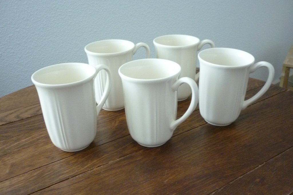 Wedgwood Queens Plain BEKERS/MOKKEN los te koop, Huis en Inrichting, Keuken | Servies, Klassiek, Zo goed als nieuw, Mok, Ophalen of Verzenden