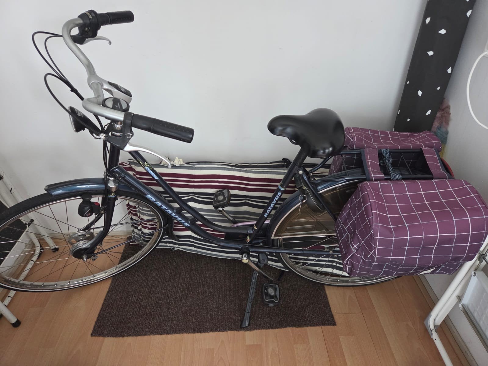 Batavus Traversa Vulkaan Zwart met fietstassen en 5 versnell, Fietsen en Brommers, Fietsen | Dames | Damesfietsen, Ophalen, Gebruikt