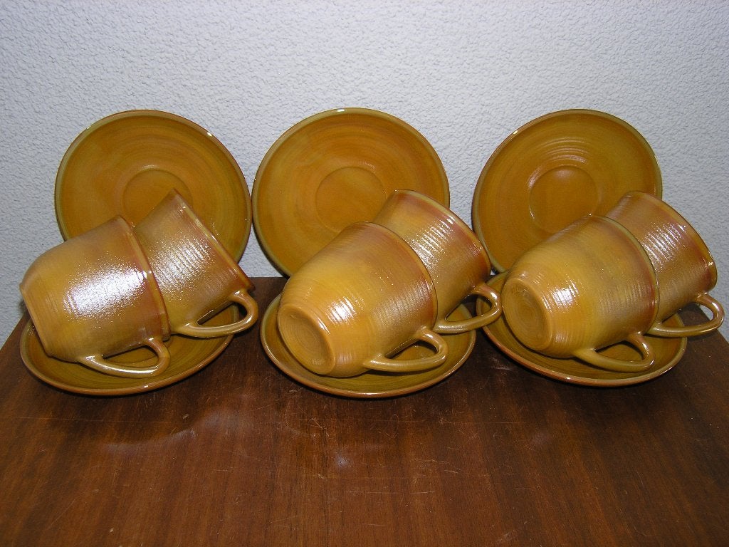 6 Vintage Arcopal Volcan karamelkleurige kop en schotels, Gebruikt, Vintage, Ophalen of Verzenden, Glas