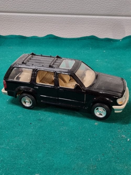 -	Model auto ford explorer 1:24 maisto, Ophalen of Verzenden, 'T Olde Gre-j, Info@toldegrej.nl, Endepoelstraat 20f Didam
