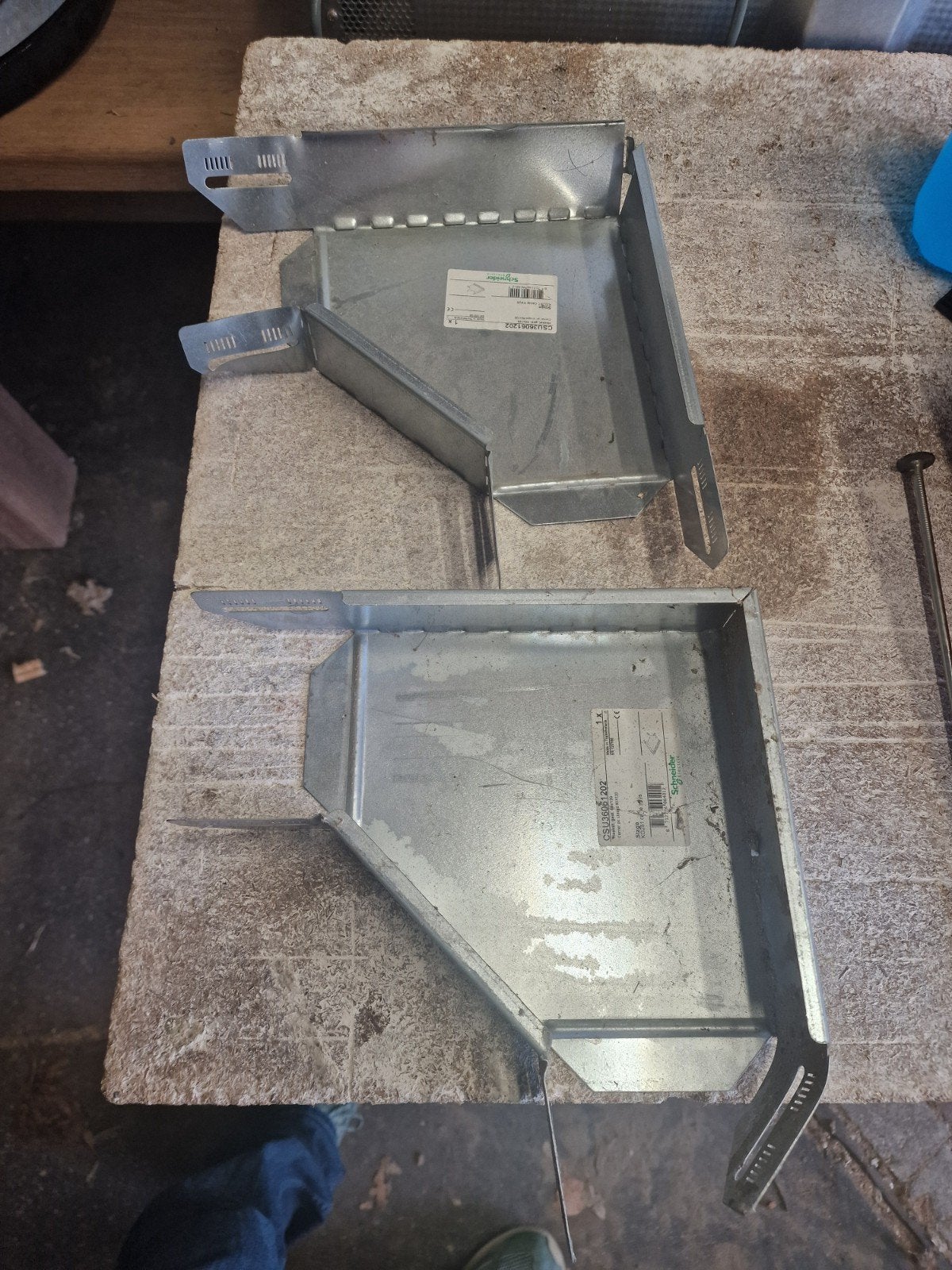 Twee kabelgoot  hoekstukken Stago 120 mm, Ophalen, Overige typen