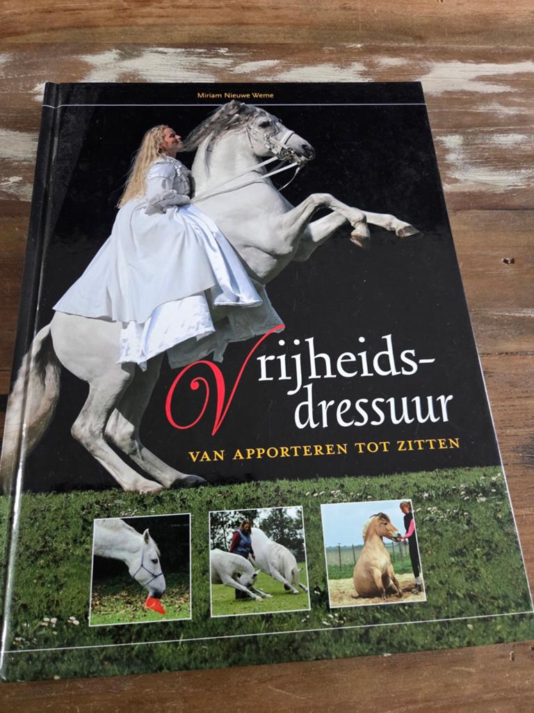 Miriam Nieuwe Weme - Vrijheidsdressuur, Boeken, Miriam Nieuwe Weme, Ophalen of Verzenden, Zo goed als nieuw, Balsport