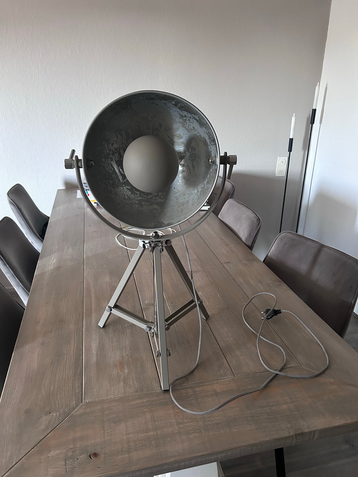 Stoere grijze tafellamp op statief van Pronto wonen, Ophalen, Gebruikt, E27 (groot), Sfeerlamp