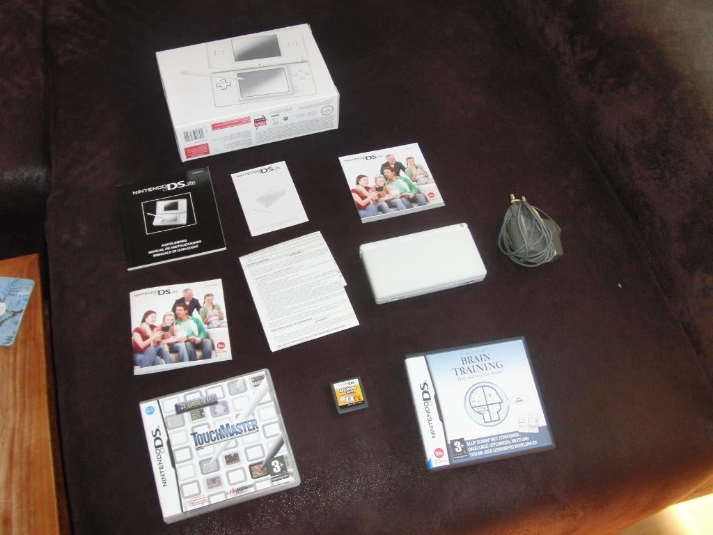 Nintendo DS Lite Set (Polar White) (met doos en games), Spelcomputers en Games, Gebruikt, Wit, Ophalen of Verzenden, Met beschermhoes of tas