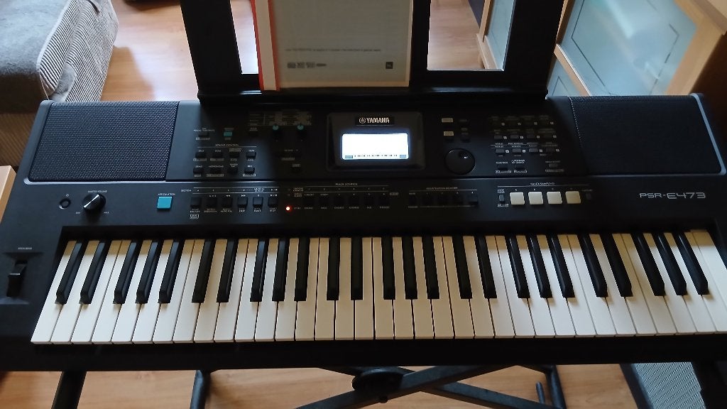 Yamaha PSR E473 keyboard te koop, Ophalen, Zo goed als nieuw, 61 toetsen, Yamaha