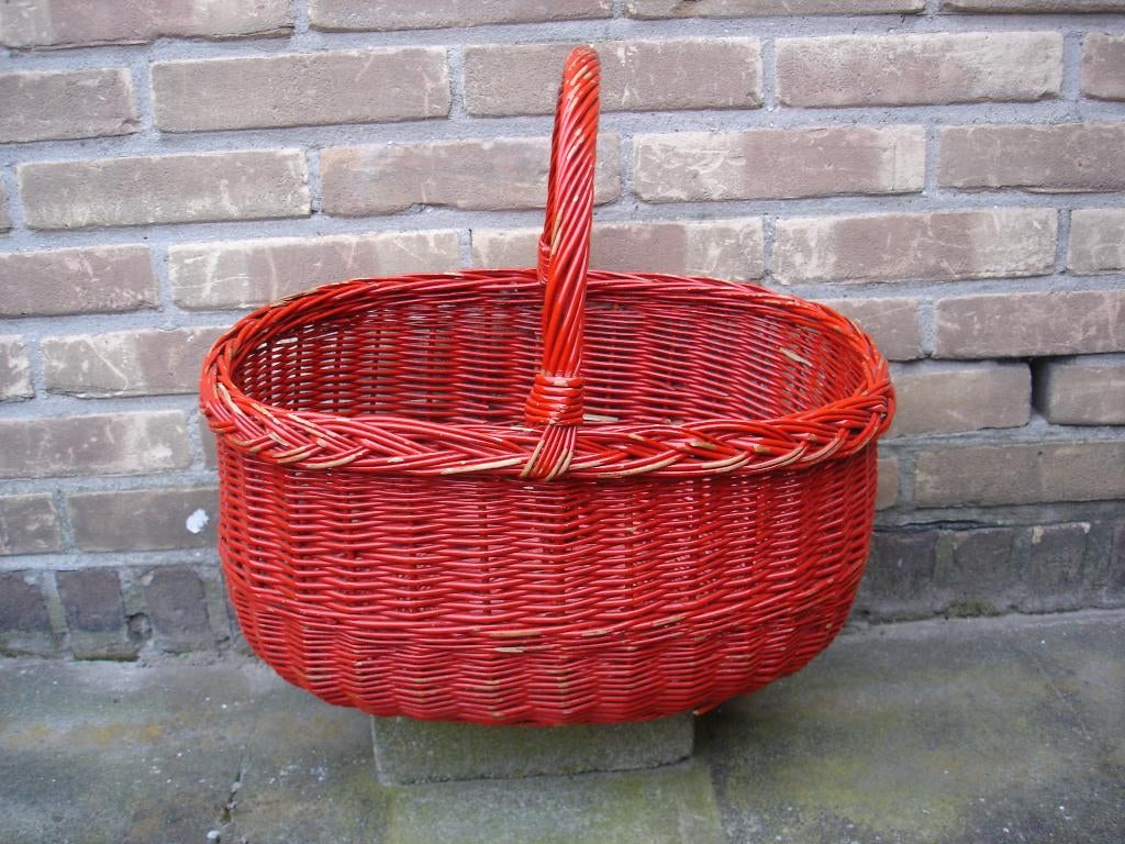 oude Rieten mand / rood, Huis en Inrichting, Woonaccessoires | Schalen en Manden, Ophalen, Gebruikt, Mand, Riet