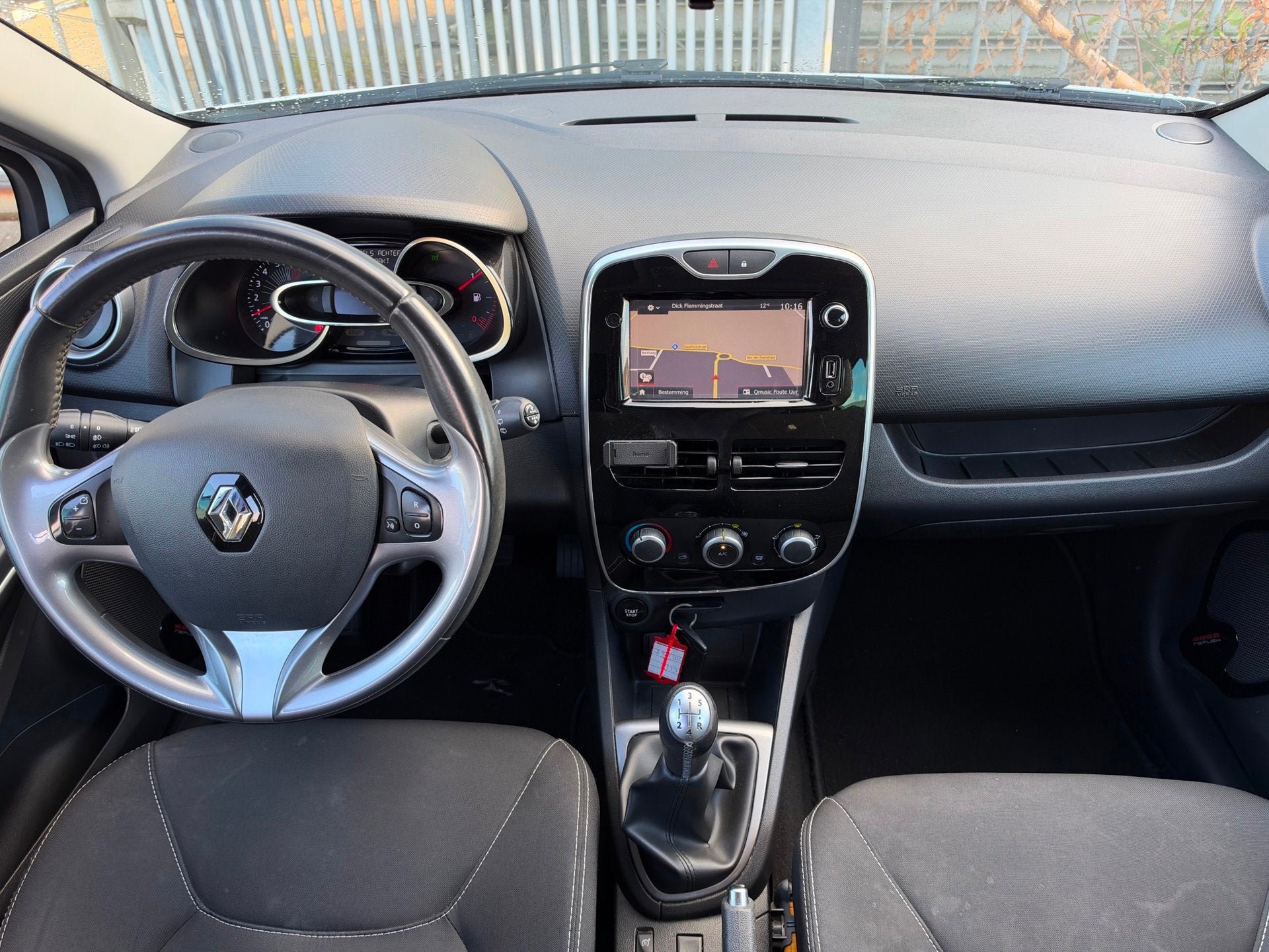 Renault Clio 0.9 TCe Limited / Navi / DAB / PDC / NAP / Bass, Voorwielaandrijving, 898 cc, Stof, Met garantie (alle)