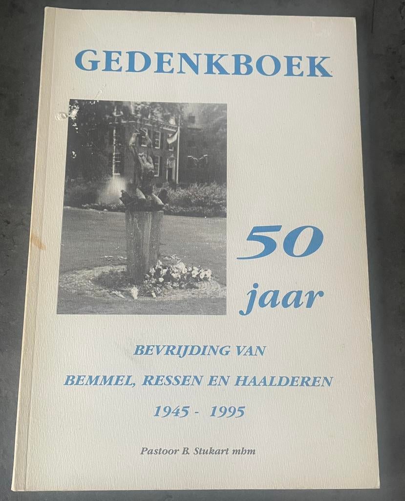 Gedenkboek bevrijding Bemmel, Ressen en Haalderen, Boeken, Ophalen of Verzenden, Tweede Wereldoorlog, Zo goed als nieuw