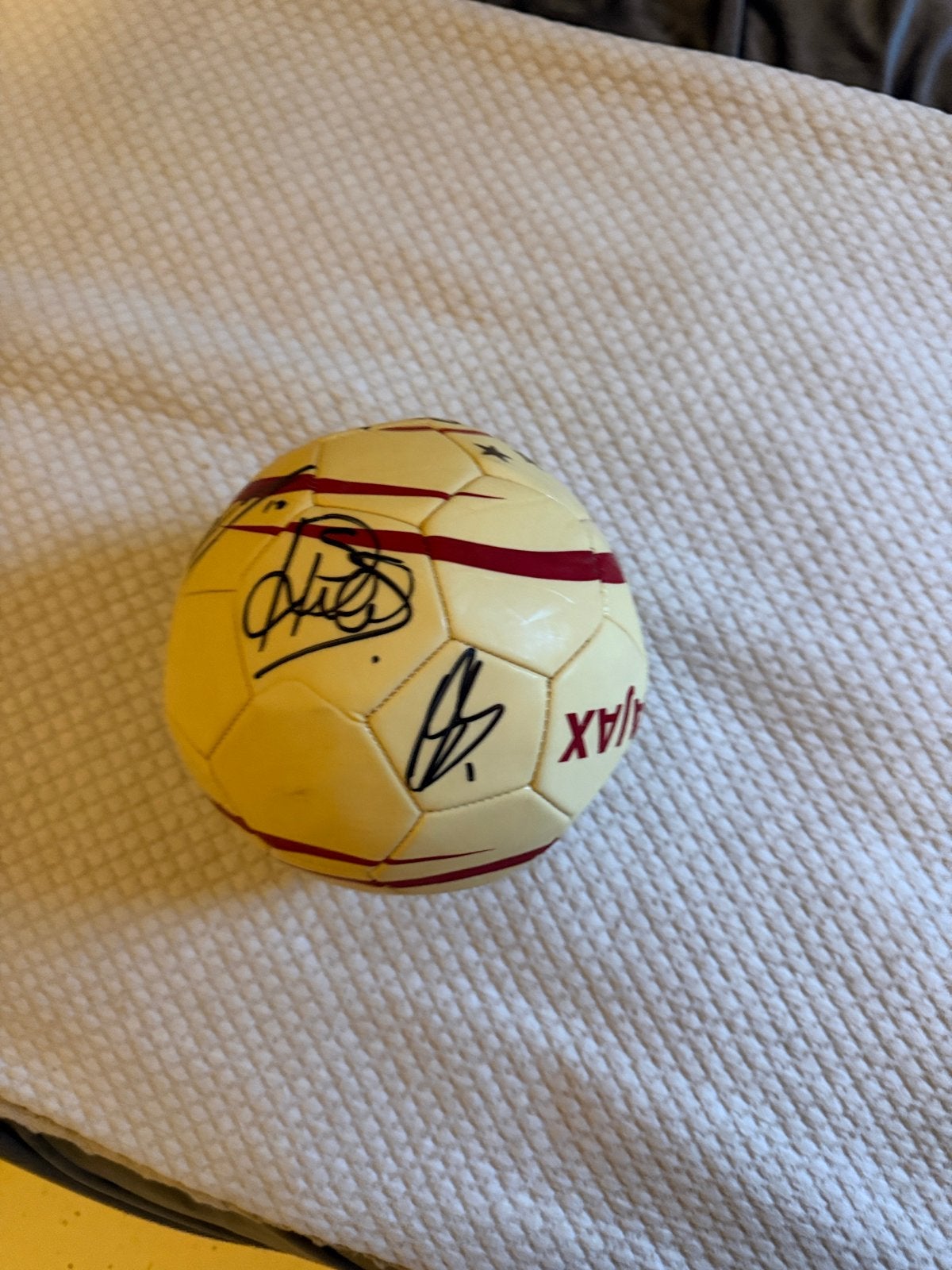 Gesigneerde Ajax voetbal - Uniek verzamelobject, Verzamelen, Ophalen of Verzenden, Zo goed als nieuw, Ajax, Overige typen