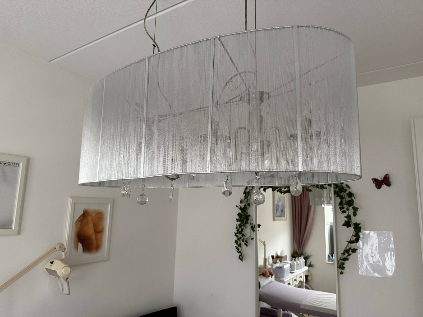 Elegante hanglamp met kristallen en grijze/zilverenlq kap, Ophalen, Zo goed als nieuw, Metaal, E14 (klein)