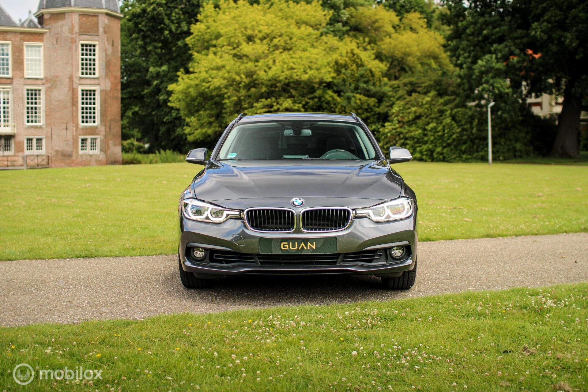 BMW 3-serie Touring 318i Corporate Lease High Executive |, Auto's, Automaat, Gebruikt, 1465 kg, Leder