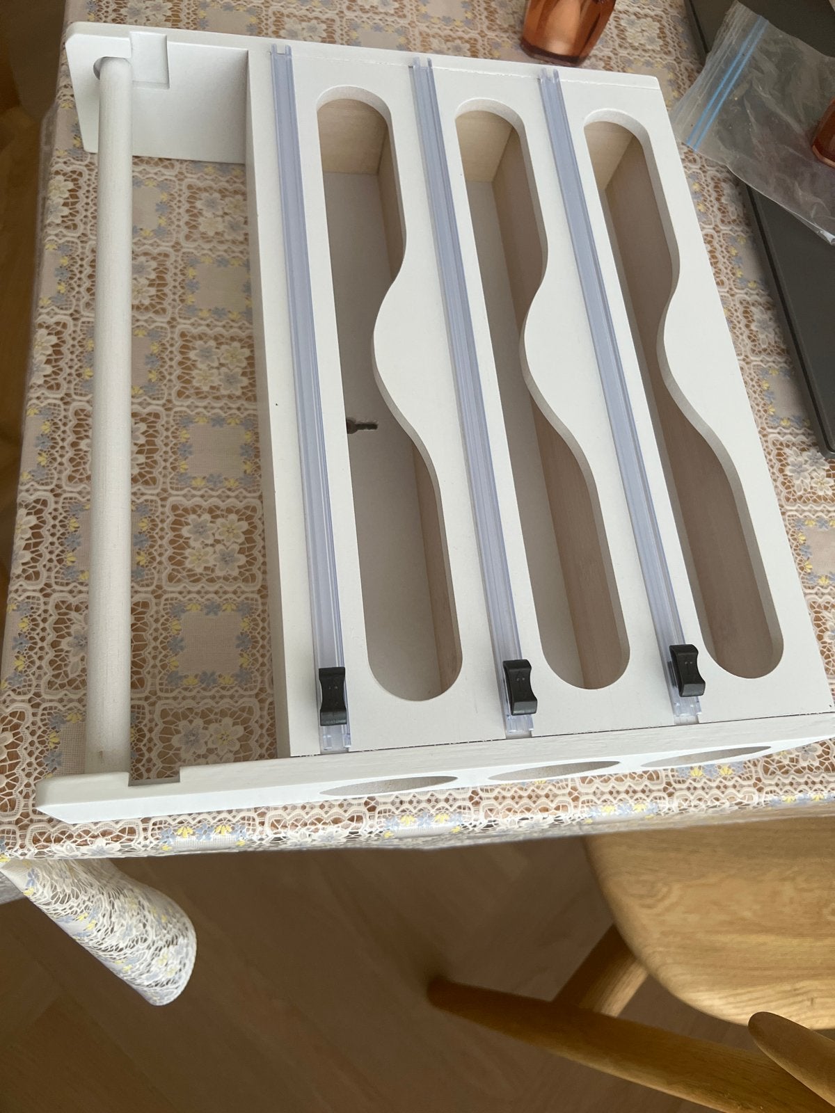 Witte foliedispenser met keukenrolhouder, Huis en Inrichting, Keuken | Keukenbenodigdheden, Ophalen, Overige typen, Hout, Nieuw