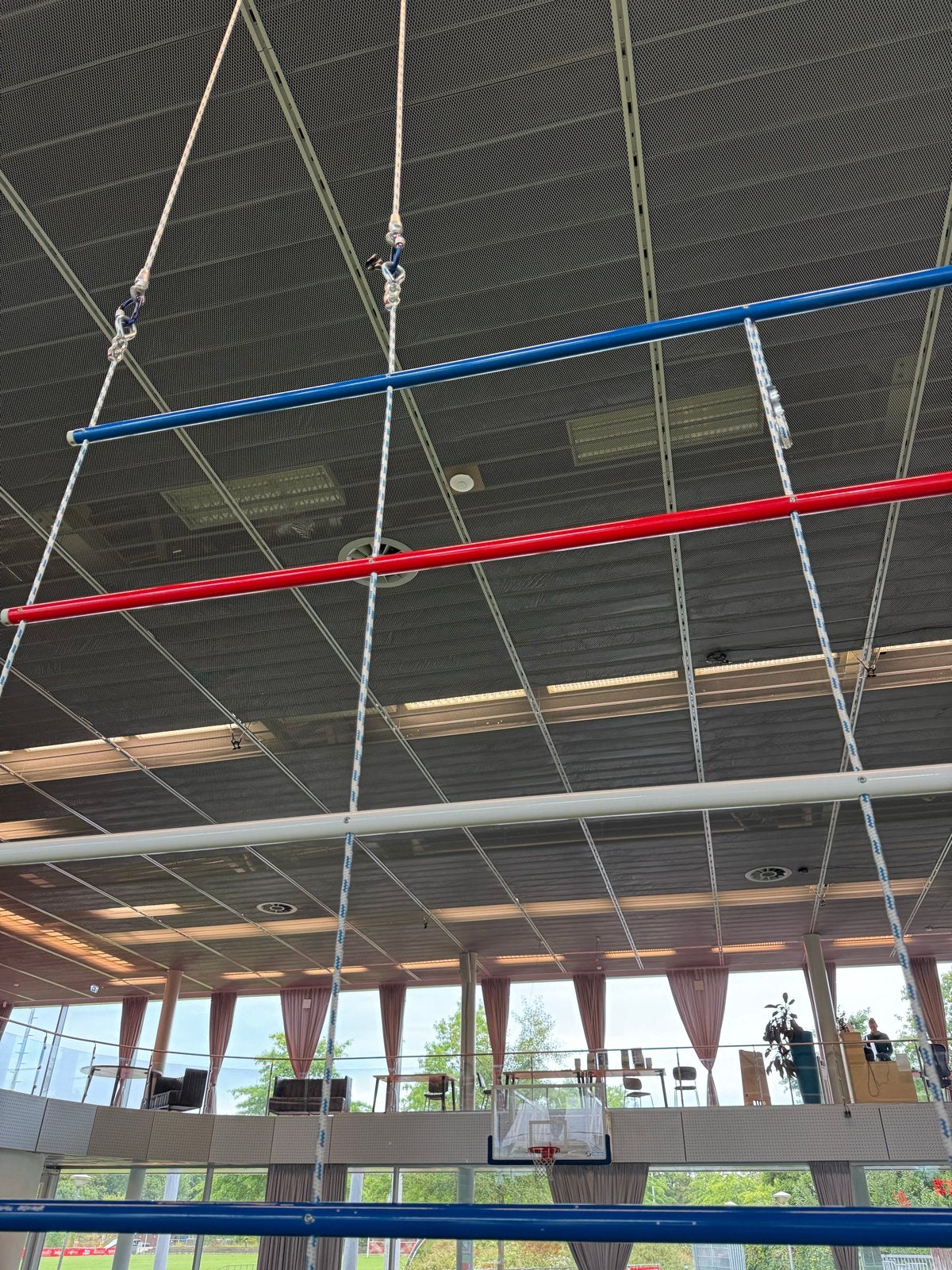 Hangbaar beweegbaar klimrek voor in de gymzaal, Ophalen, Zo goed als nieuw