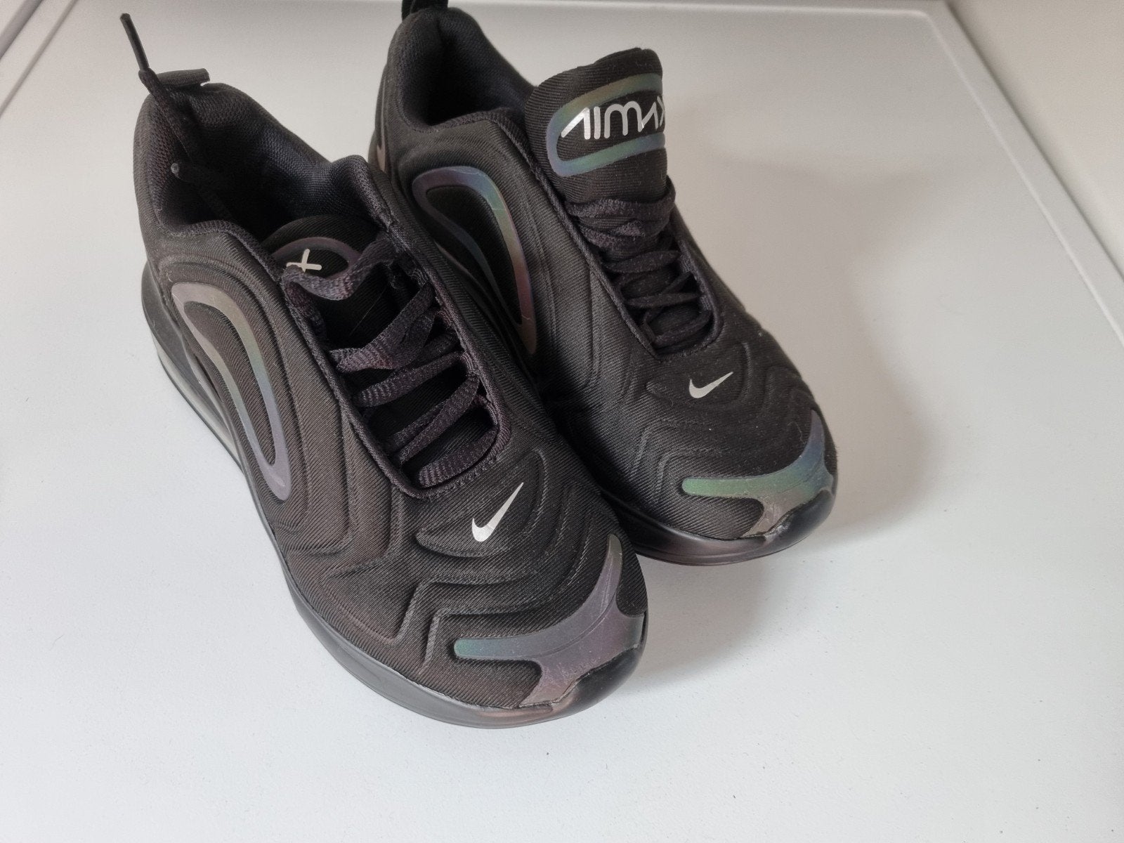 Nike Air Max 720 - Zwart met iriserende details, Ophalen, Zwart, Sneakers of Gympen, Gedragen