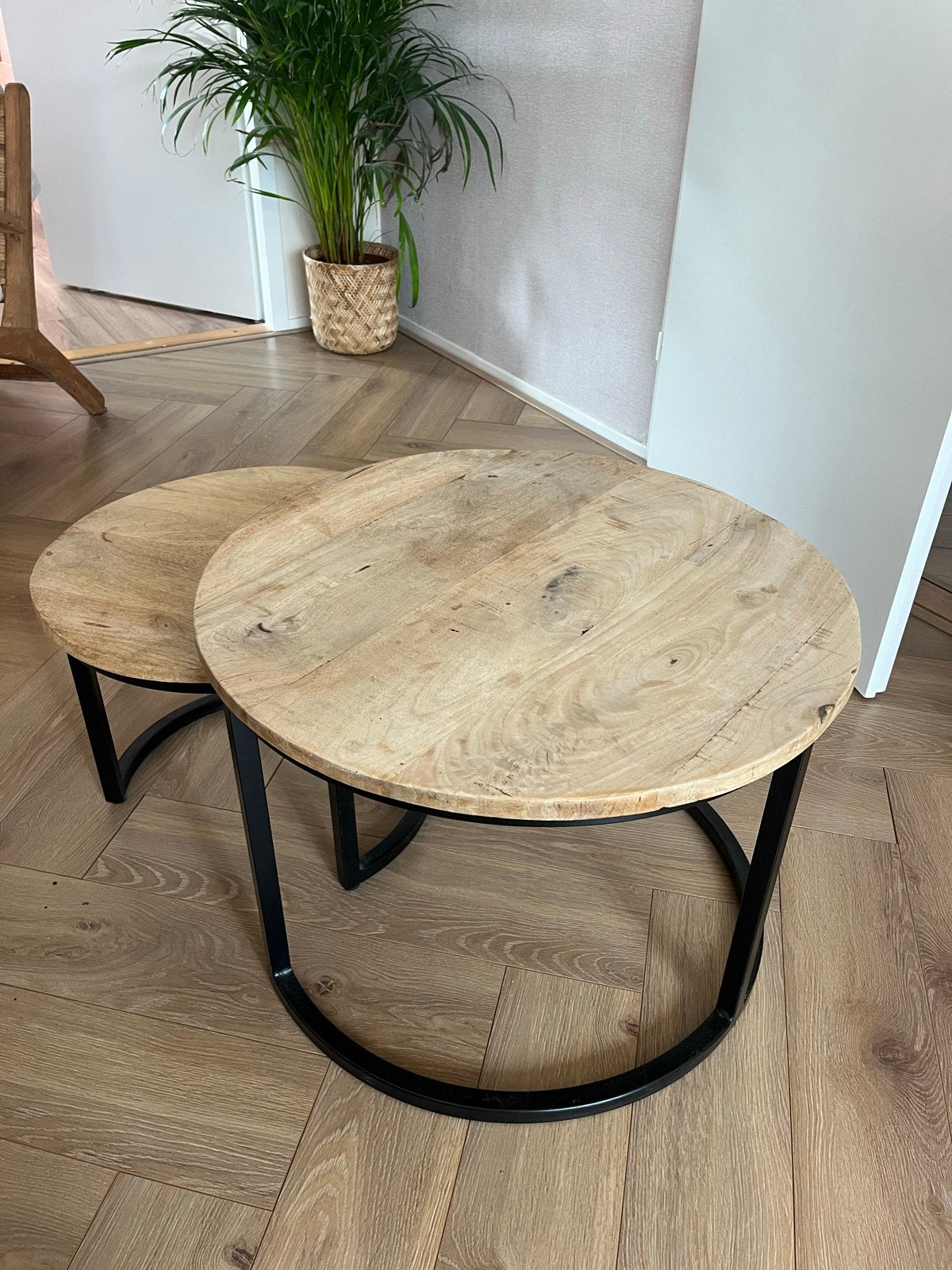 Set van 2 ronde salontafels van mangohout en metaal, Ophalen, Gebruikt, Rond, 50 tot 100 cm