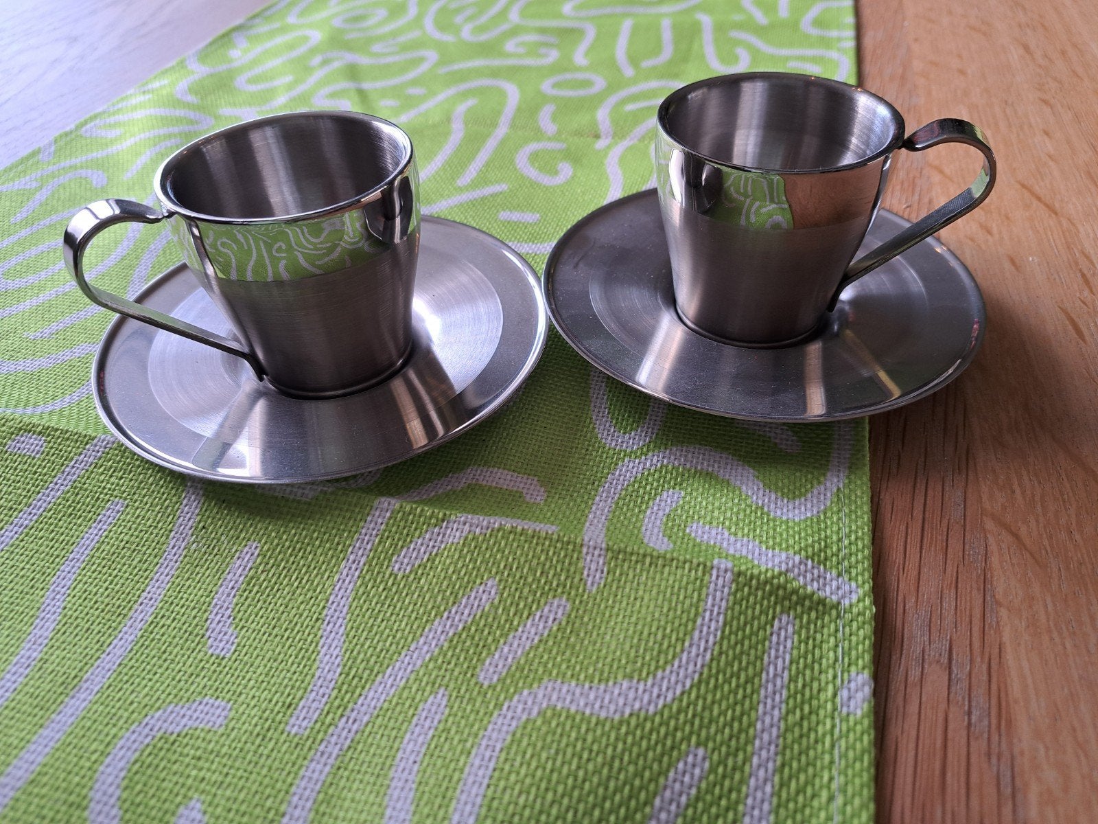 2x vintage Alex Meijer RVS espressokopjes met schotels – 18/, Overige materialen, Overige merken, Vintage, Ophalen of Verzenden