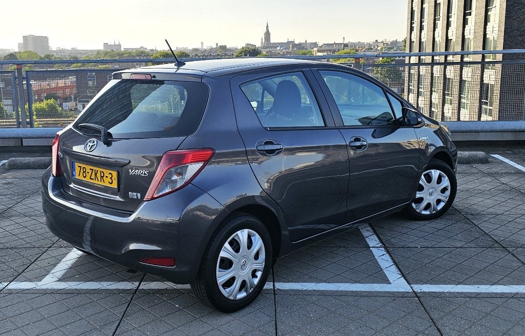 Foto 4 van Toyota Yaris / 2013 / 1.5 Full Hybrid / Automaat / Clima ✅