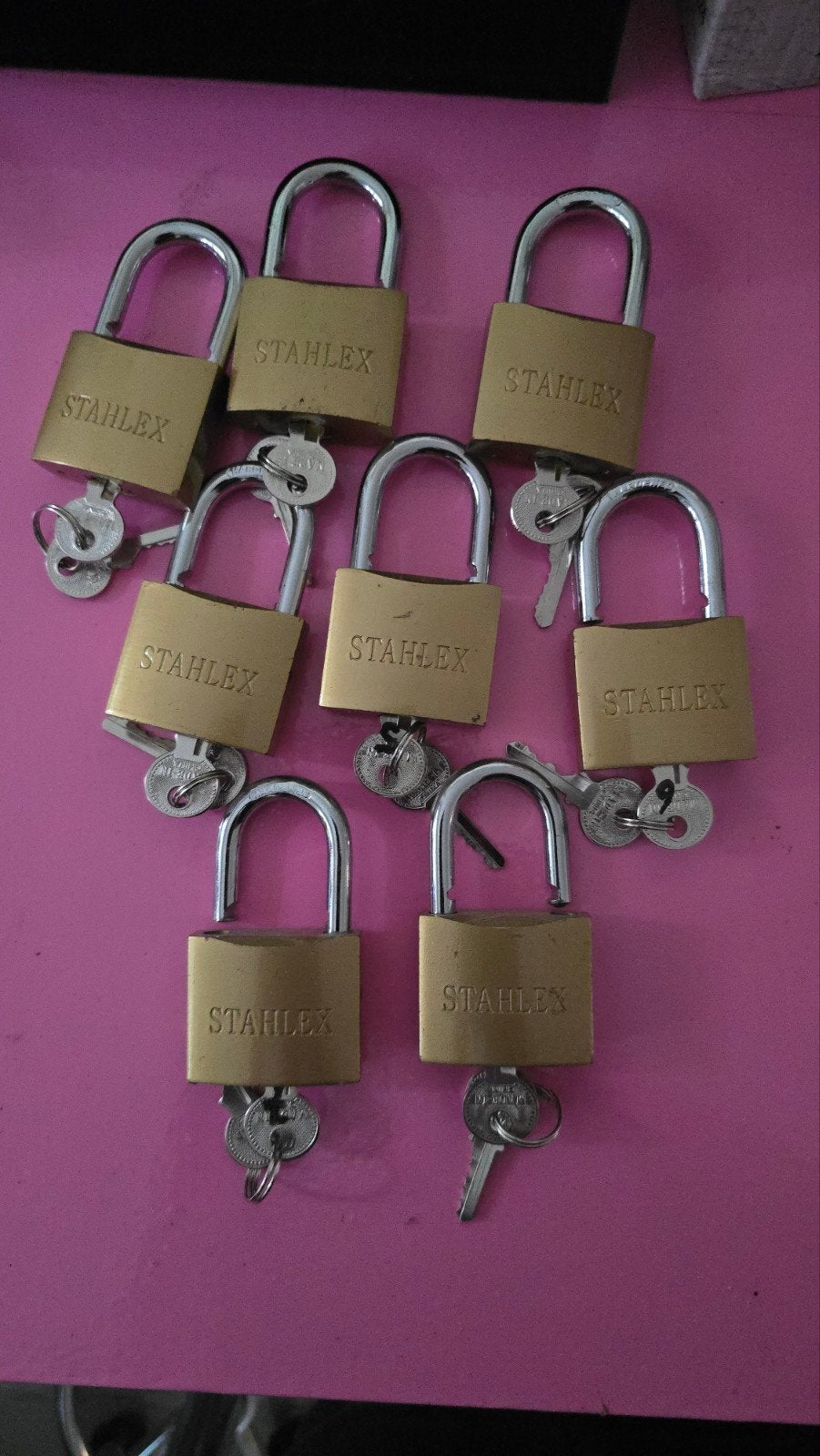 Stahlex hangsloten met sleutels - 8 stuks, Ophalen of Verzenden, Gebruikt, Overige materialen, Slot