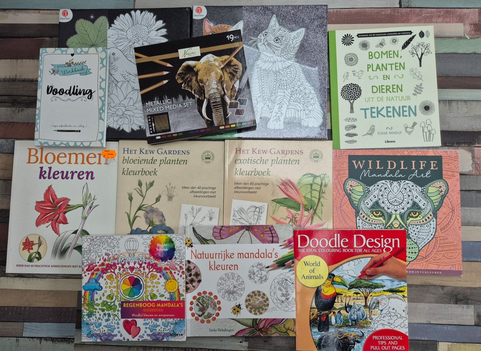Kleurboeken natuur, planten en dieren, Ophalen of Verzenden, Zo goed als nieuw, Papier, Schets- of Tekenboek