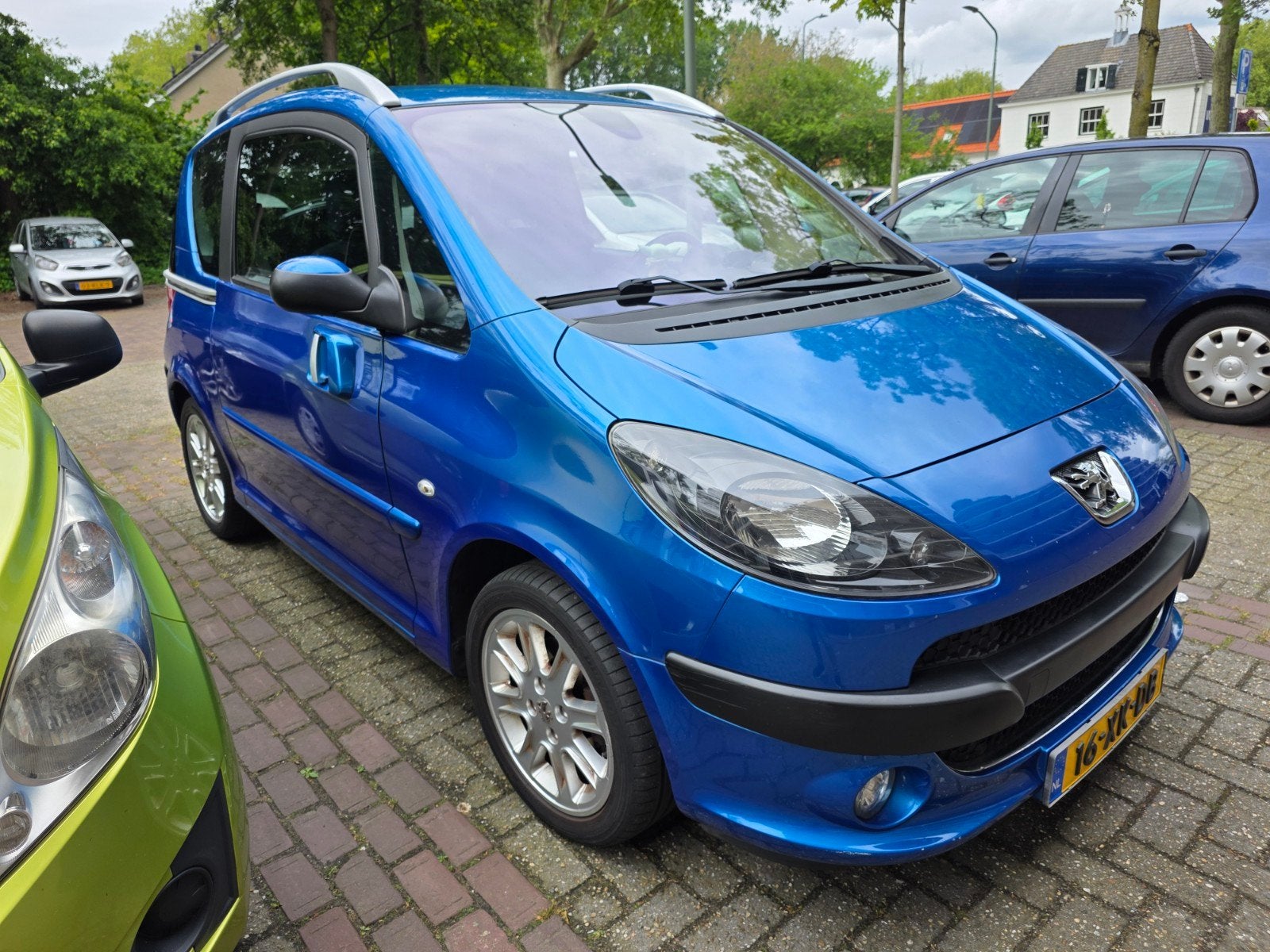 Peugeot 1007 1.6 16V Sporty 2-TRONIC 2007 met 128500 km, 15 km/l, 4 cilinders, 1587 cc, 645 kg