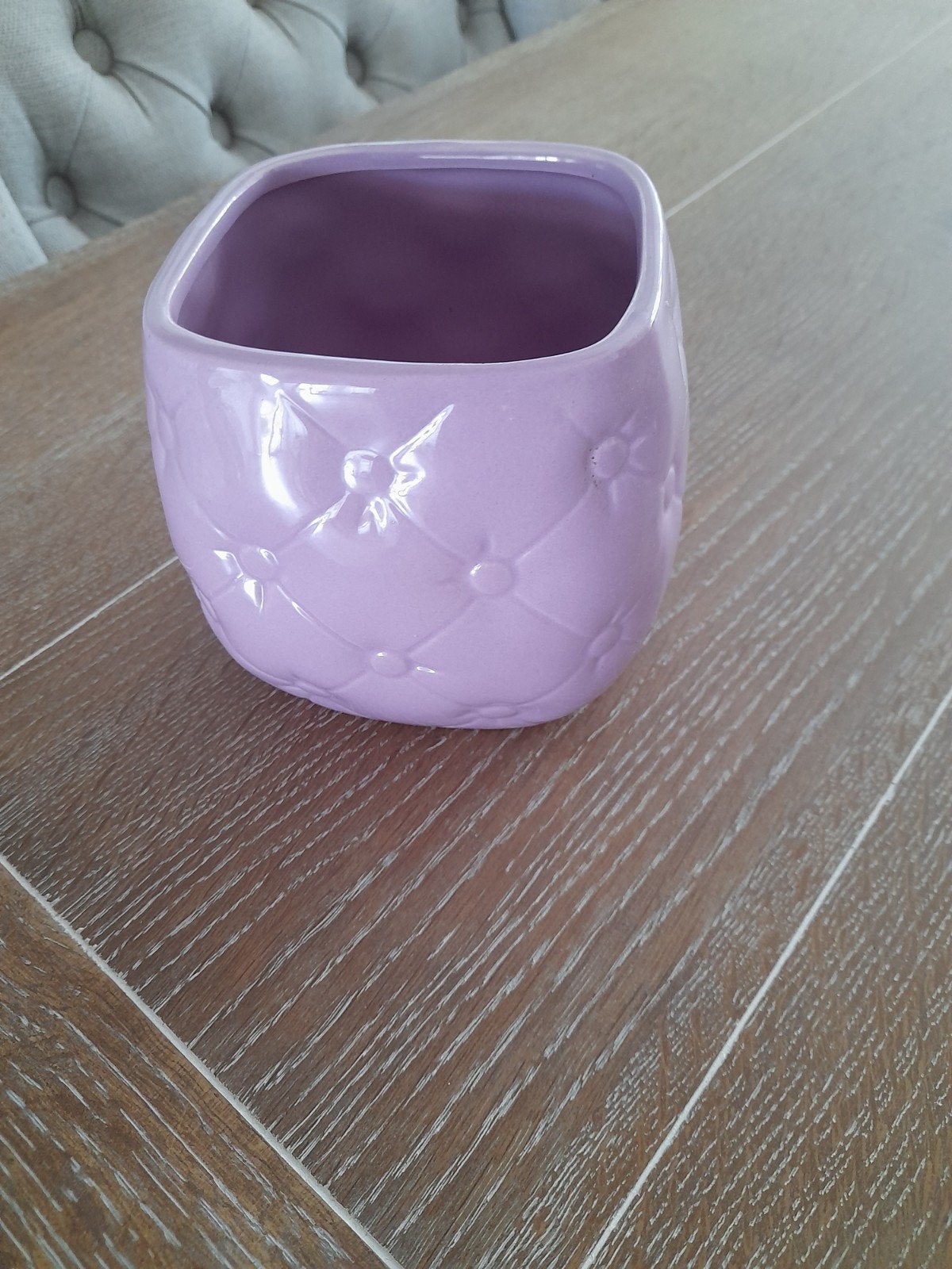 Bijna gratis zgan Lila chesterfield bloempotje, Tuin en Terras, Rond, Binnen, Ophalen of Verzenden, Zo goed als nieuw