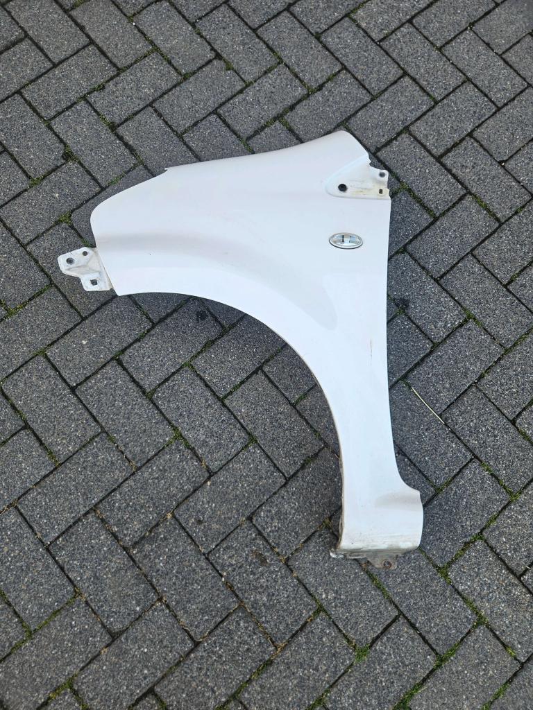 ZIJSCHERM LINKS VOOR TOYOTA AYGO, Auto-onderdelen, Carrosserie en Plaatwerk, Niet ingevuld, Gebruikt, Ophalen of Verzenden, Spatbord