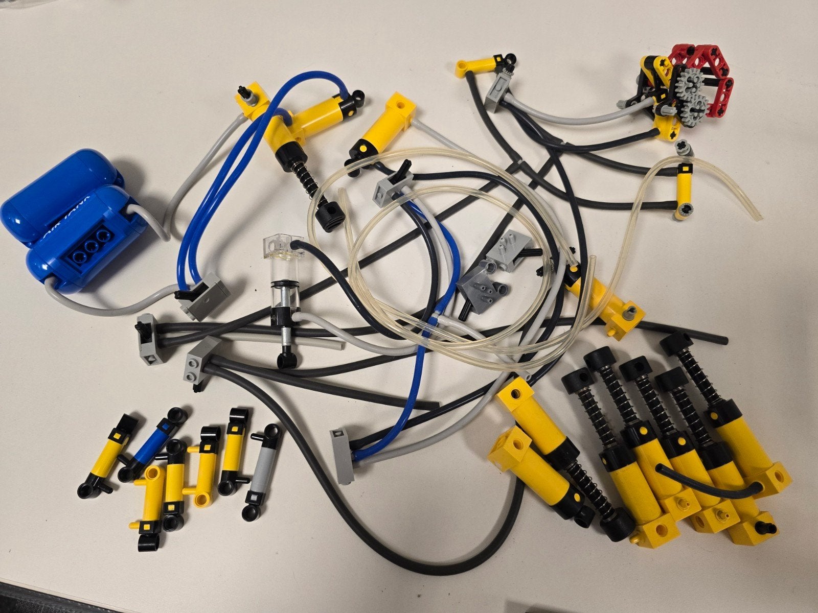 Lego pneumatic technic 2 airtanks 22 cilinders partij, Ophalen of Verzenden