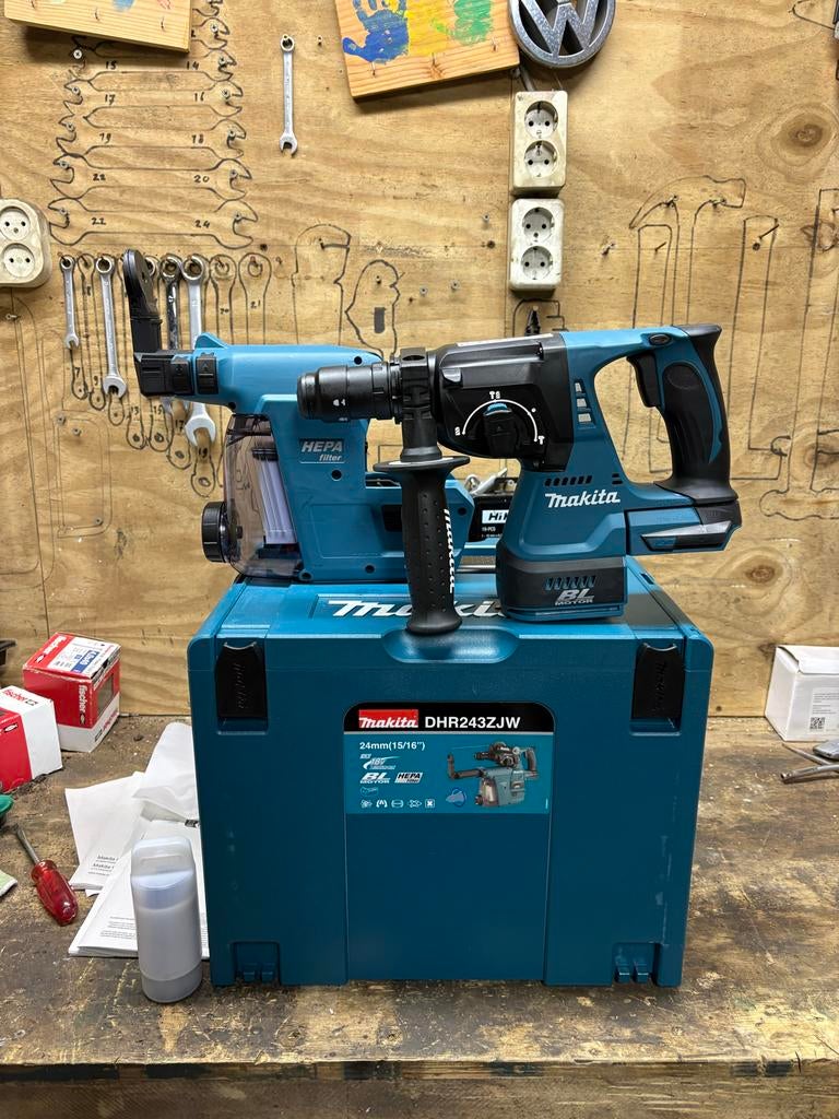 Nieuwe Makita DHR243ZJW Accu Boorhamer met HEPA-filter, Doe-het-zelf en Verbouw, Gereedschap | Boormachines, 600 watt of meer