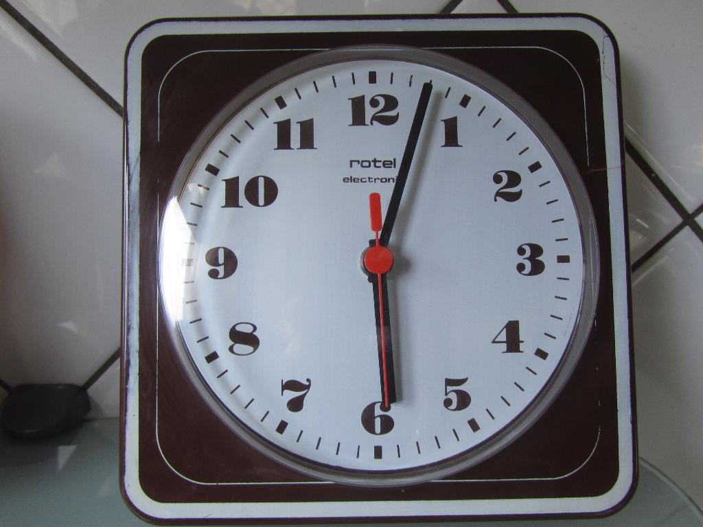 Vintage wandklok; Rotel electronic, Huis en Inrichting, Woonaccessoires | Klokken, Ophalen of Verzenden, Gebruikt, Analoog, Wandklok