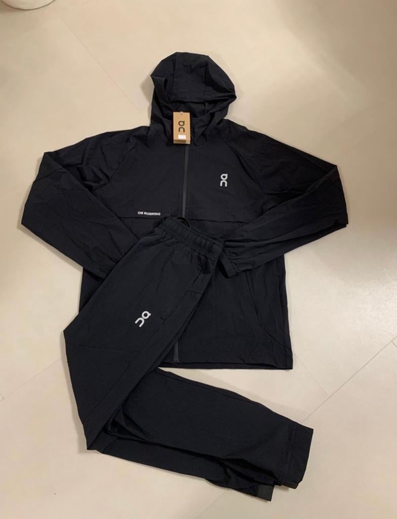 On Running trainingspak - Zwart, Nieuw met labels, Maat 38/40 (M), Zwart, Nieuw, Ophalen of Verzenden