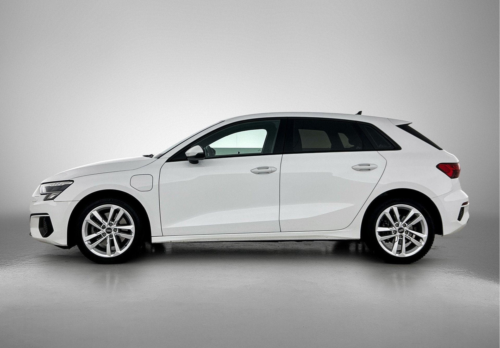 Audi A3 Sportback 40 TFSI e Business edition | Origineel NL!, Auto's, 12 maanden, Stof, Gebruikt, 4 cilinders