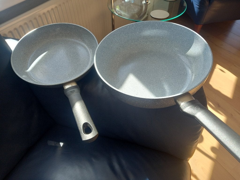 Set van 2 koekenpannen met antiaanbaklaag, Huis en Inrichting, Koekenpan, Antiaanbaklaag, BK, Aluminium