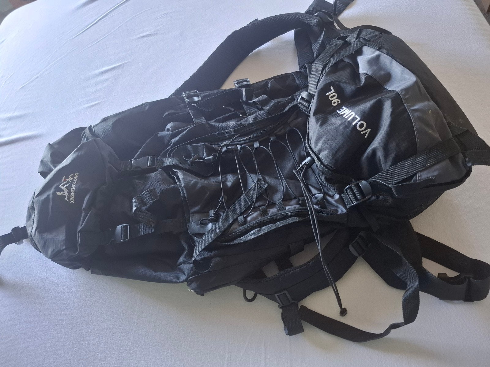 Grote Zwarte Trekking Rugzak - 90L Volume, Sieraden, Tassen en Uiterlijk, 40 cm of meer, Zo goed als nieuw, Trekking, 60 cm of meer