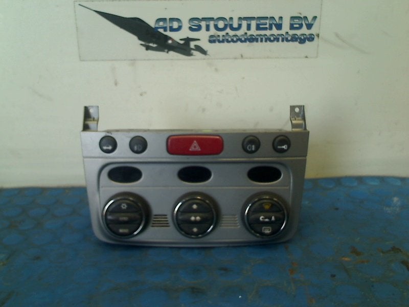 Bedieningspaneel Airco Alfa Romeo 147 (937) 2007 01560513690, Stellantis Europe S.p.A, Gebruikt, IPC D1-09 Bahnhofsplatz, Rüsselsheim am Main 65423, , Duitsland