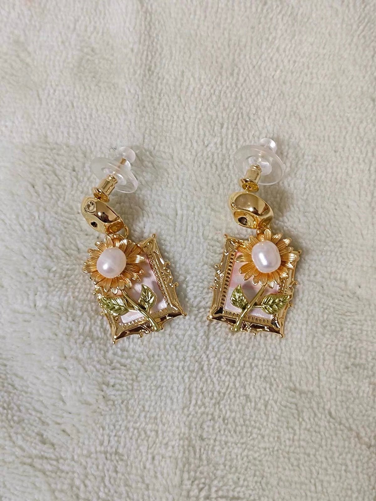 Elegante Zonnebloem Oorbellen met Parel, Overige materialen, Hangers, Nieuw, Ophalen of Verzenden