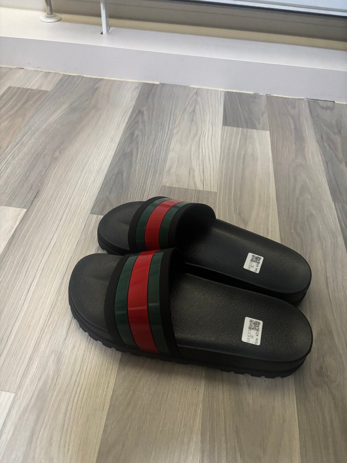 Gucci slippers maat 44(Nooit gedragen gloed nieuw), Ophalen of Verzenden, Zo goed als nieuw