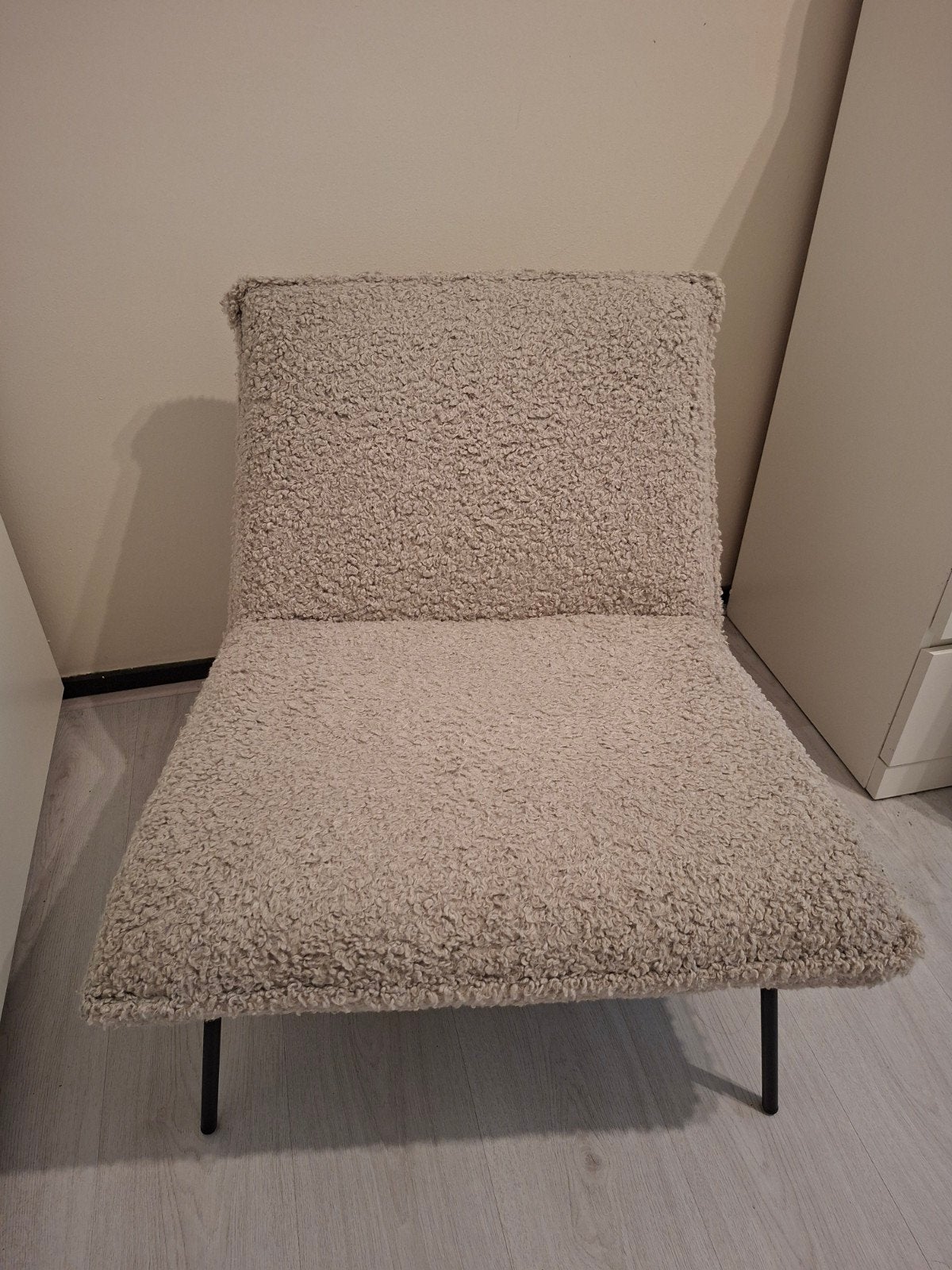 Kwantum Greccio fauteuil - Beige teddy/bouclé - Zwart metaal, Ophalen, 75 tot 100 cm, Modern, Scandinavisch, Teddy, Zo goed als nieuw